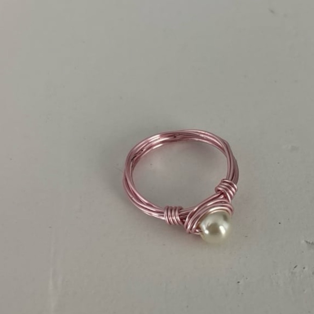 Chic Pink Wire Pearl Ring